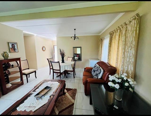 4 BEDROOM HOUSE FOR SALE IN GLENMORE